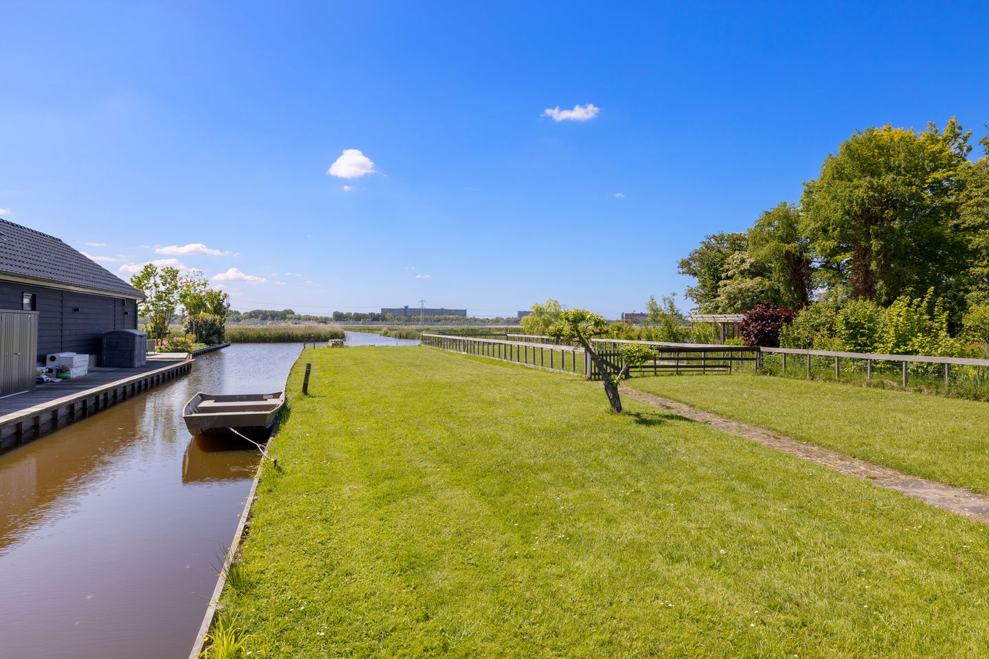 Photo 40 of Noordeinde 15