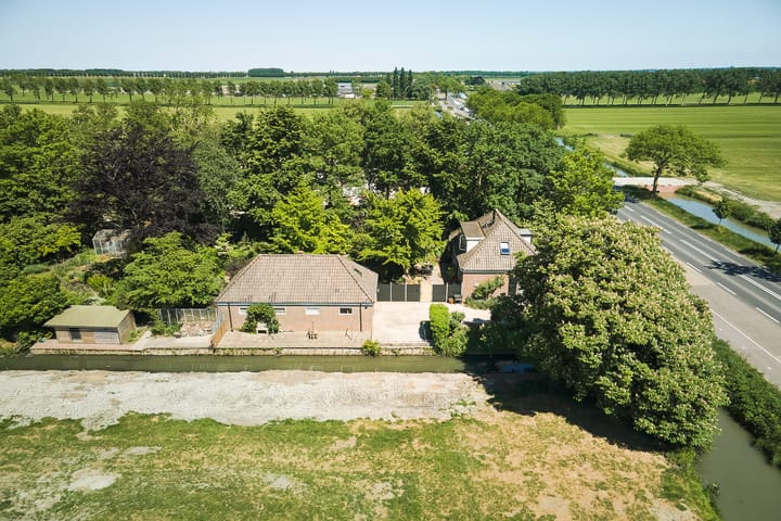 Foto 7 van Middenweg 9