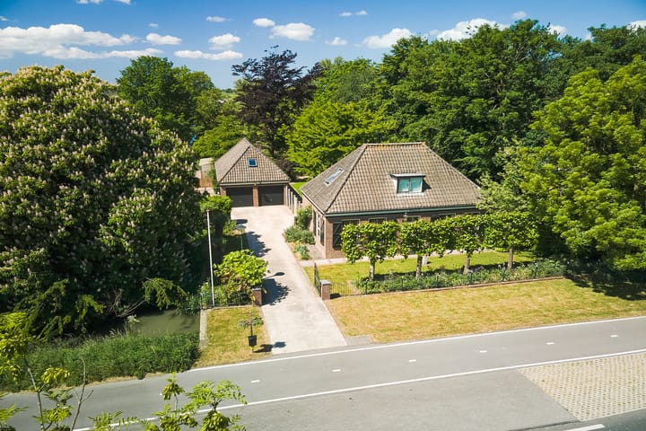 Foto 1 van Middenweg 9