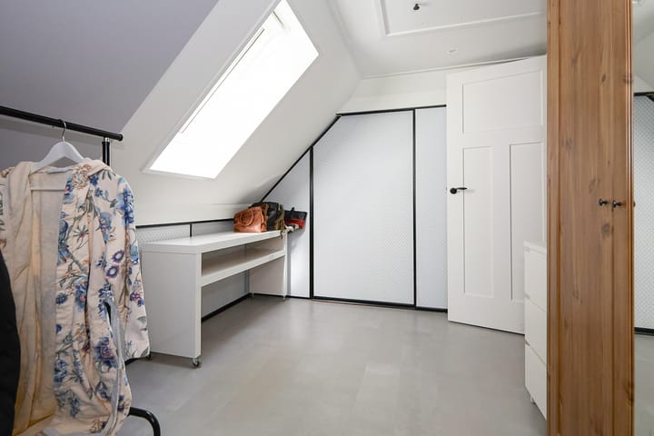 Foto 42 van Middenweg 9