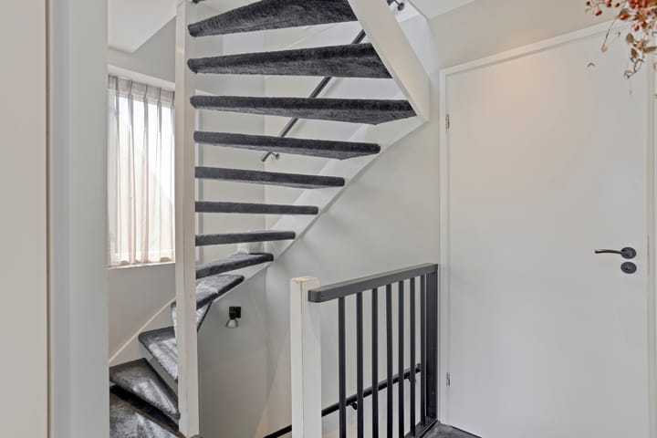 Photo 31 of Wilhelminastraat 67