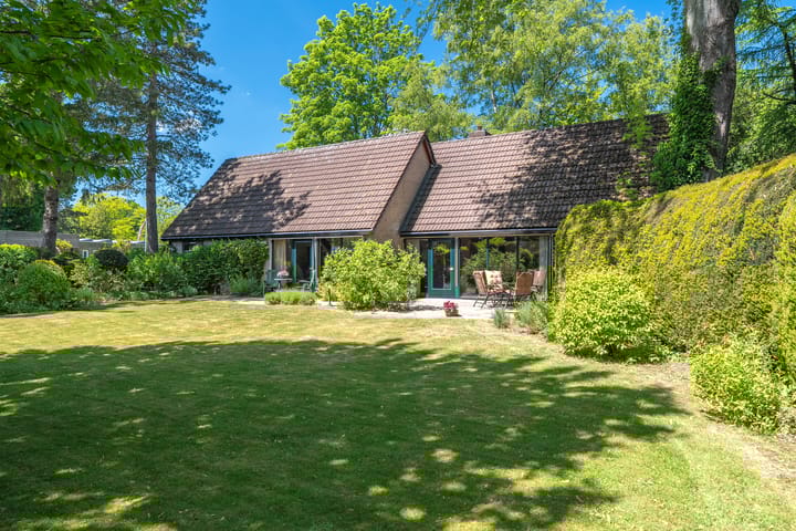 Foto 2 van Van der Waalsweg 2