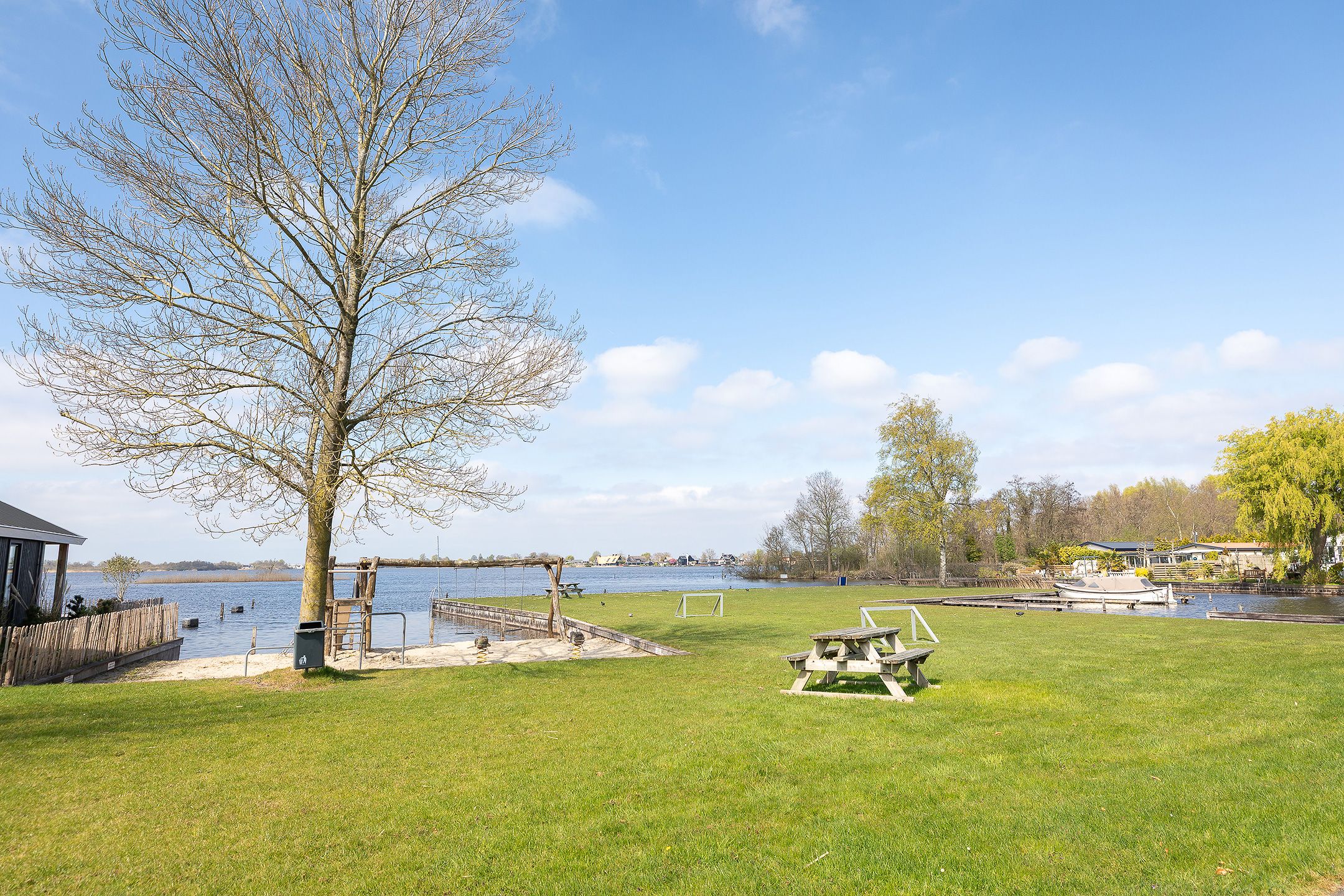 Foto 24 van Nieuw-Loosdrechtsedijk 217-C115