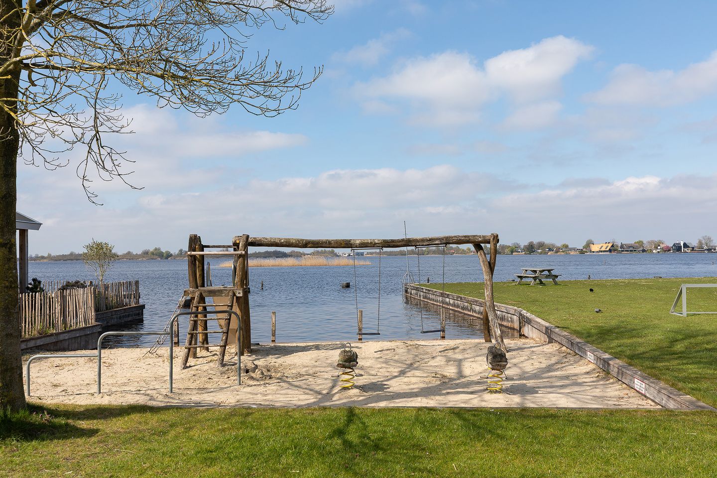 Foto 25 van Nieuw-Loosdrechtsedijk 217-C115