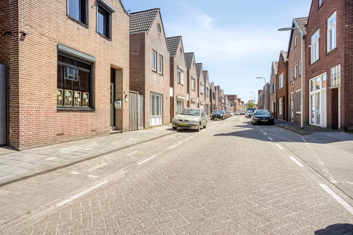 Foto 40 van Maxburgh 5