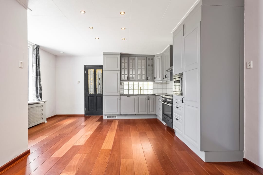 Photo 11 of Emmastraat 23