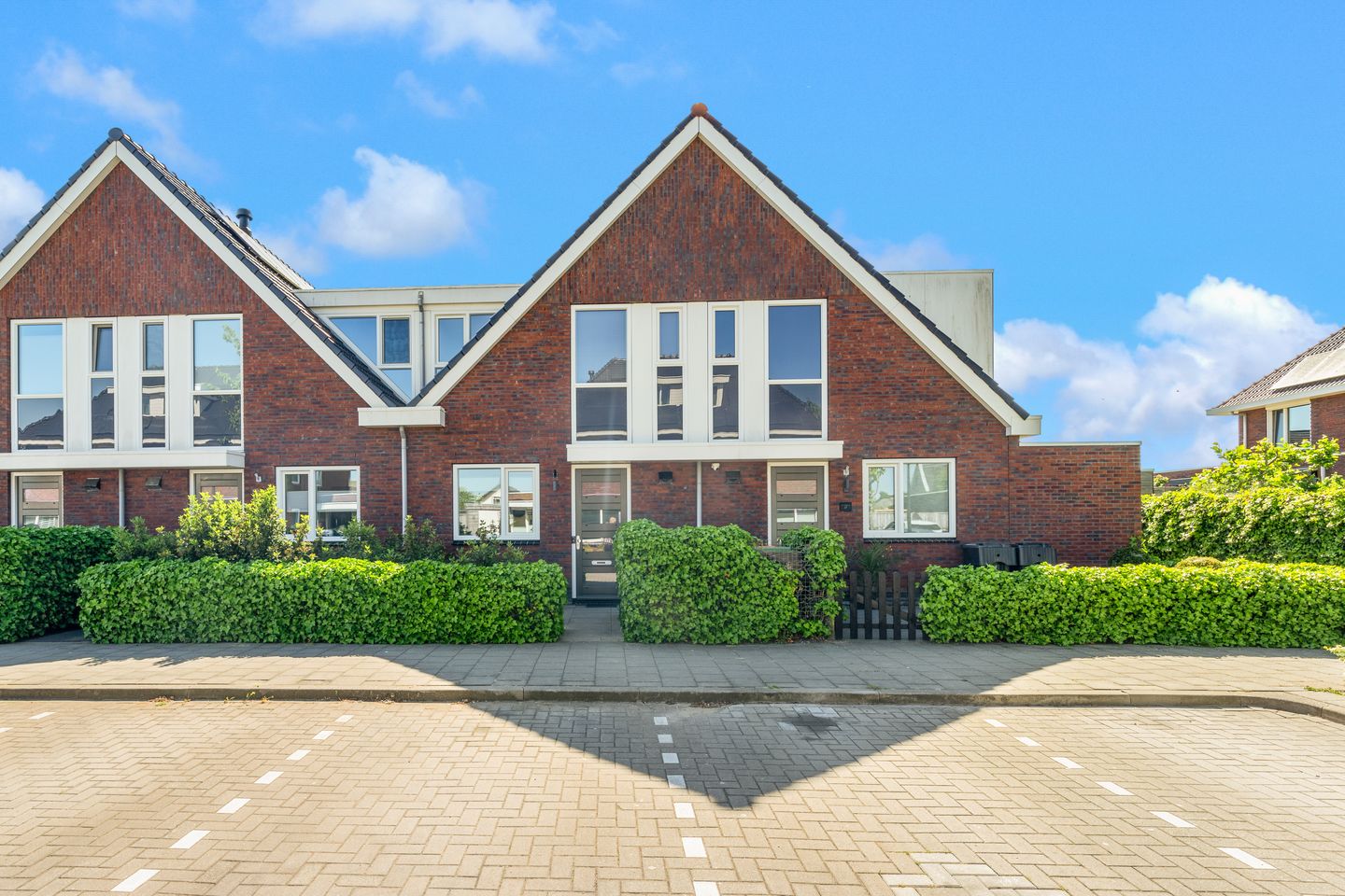 Foto 1 van Purperreiger 35