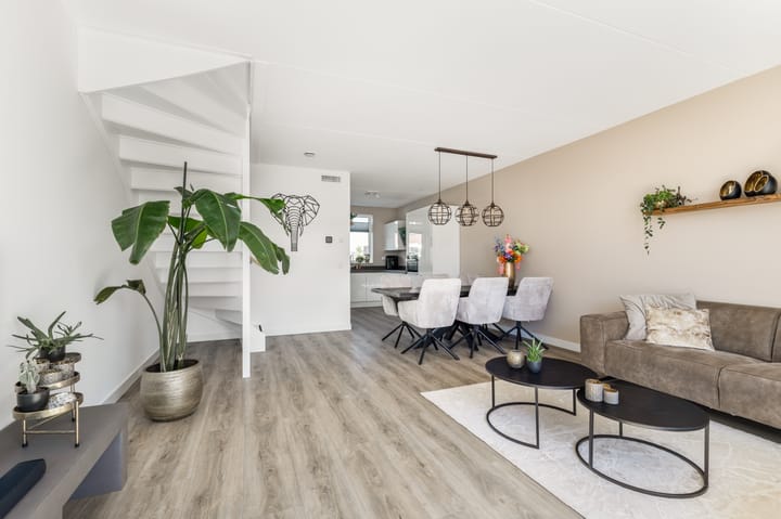 Foto 12 van Purperreiger 35