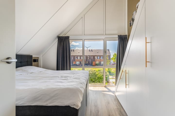 Foto 20 van Purperreiger 35