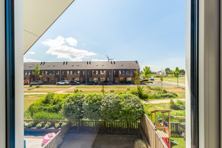 Foto 23 van Purperreiger 35