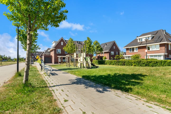 Foto 36 van Purperreiger 35