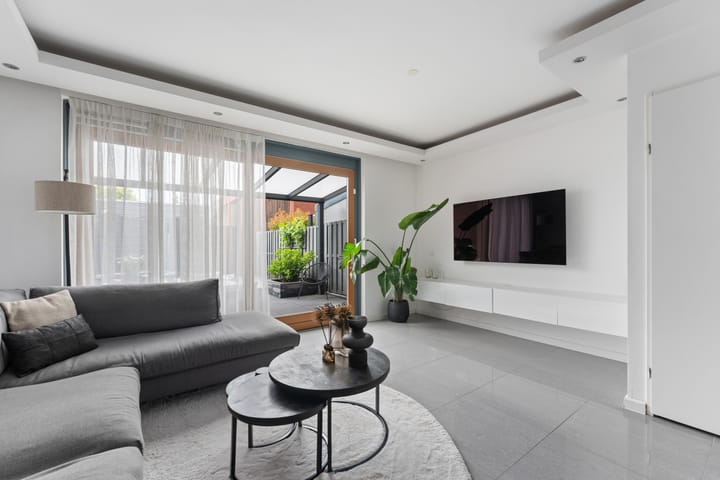 Foto 2 van van Baerlestraat 247