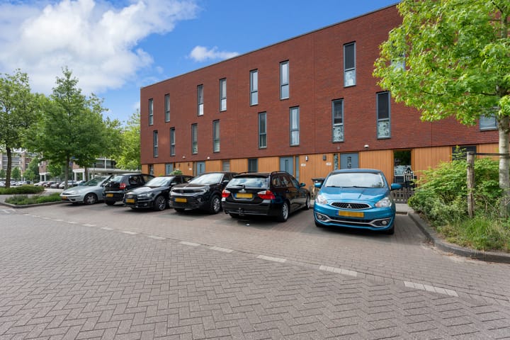 Foto 44 van van Baerlestraat 247