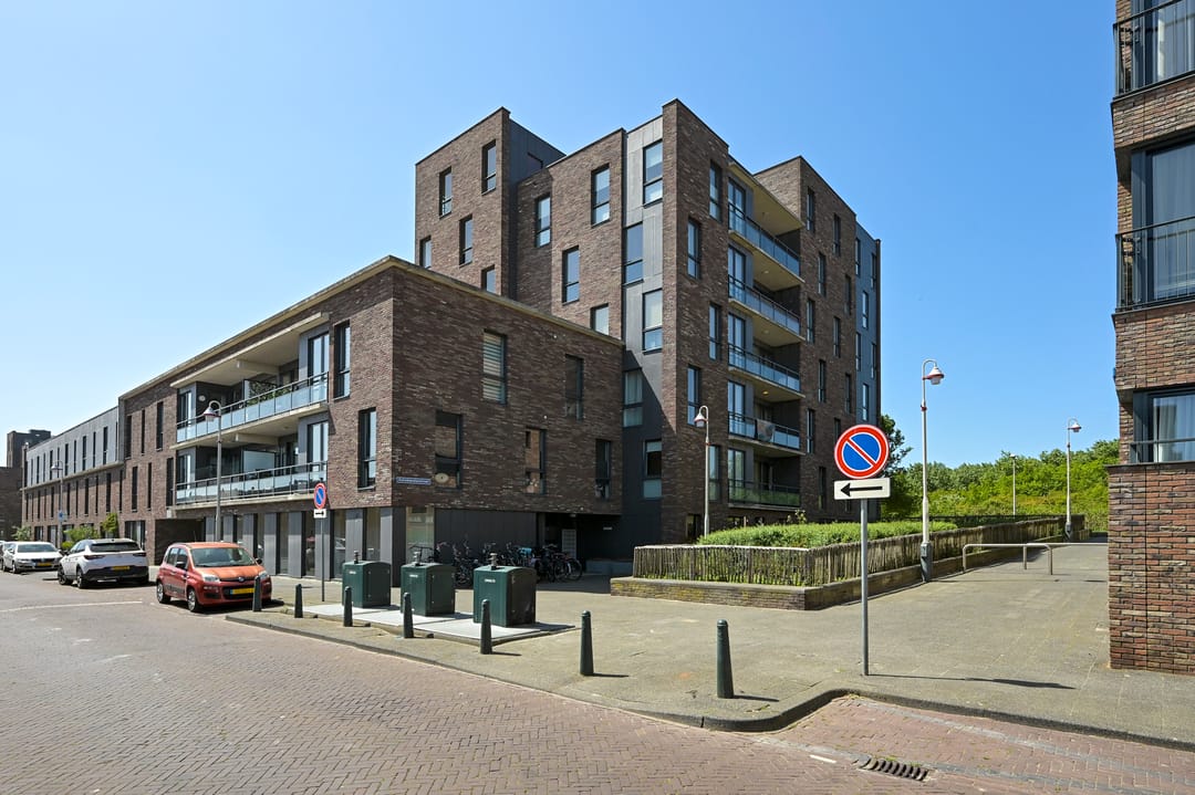 Photo 8 of Schoklandsestraat 28