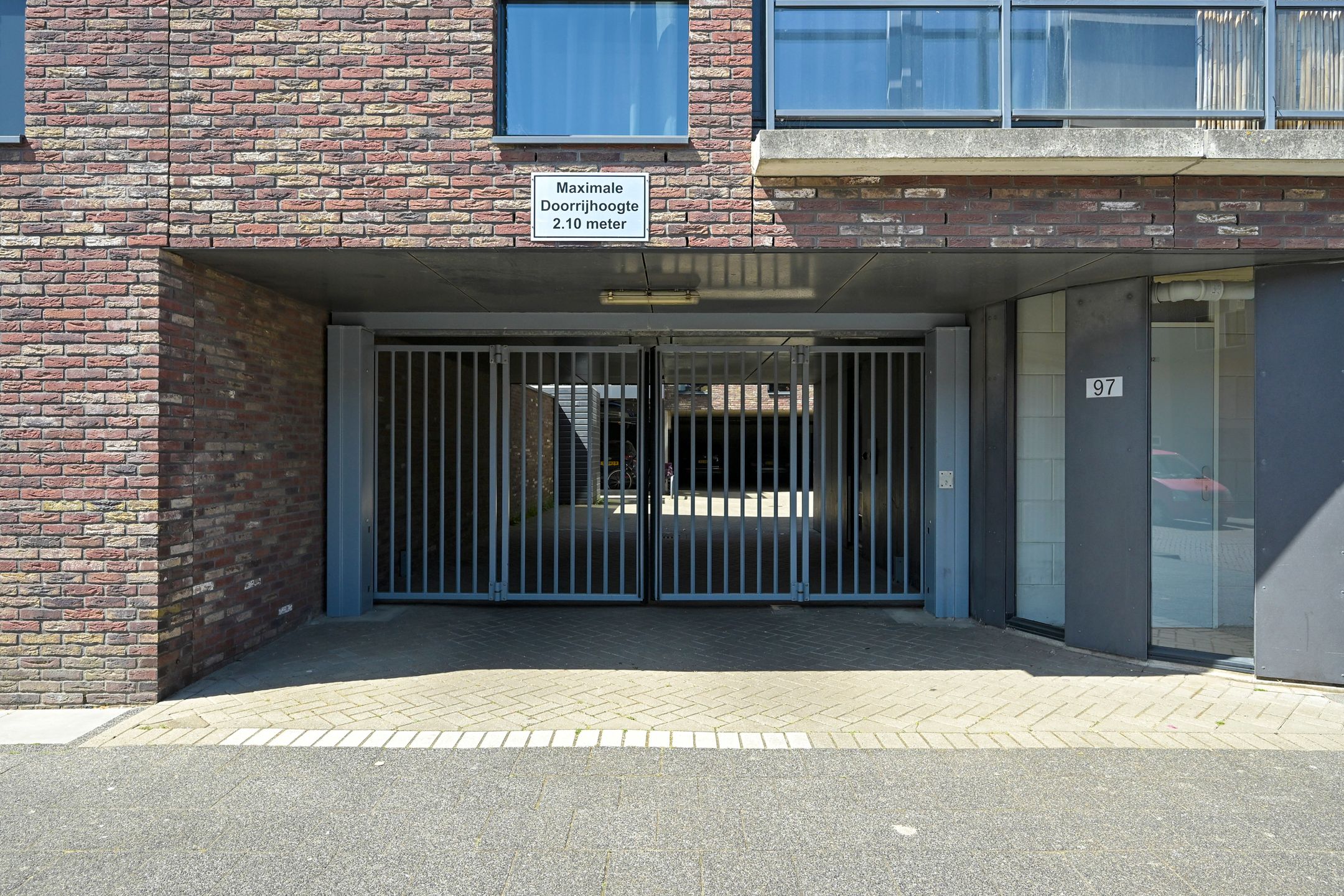 Photo 9 of Schoklandsestraat 28