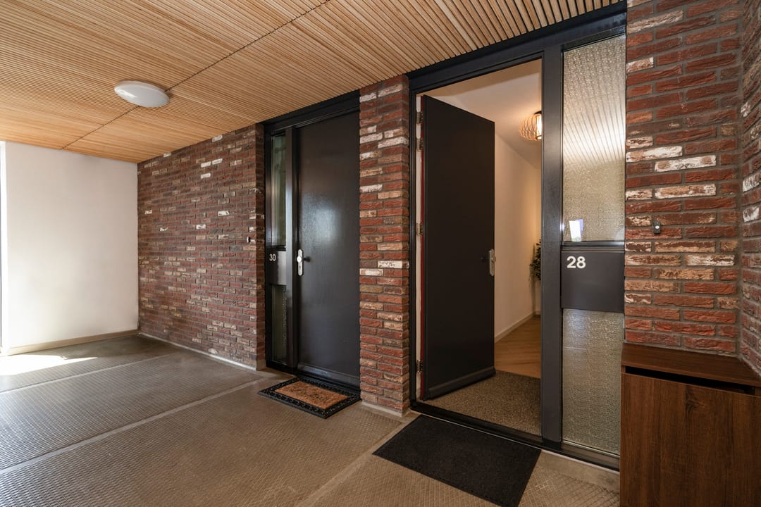 Photo 16 of Schoklandsestraat 28