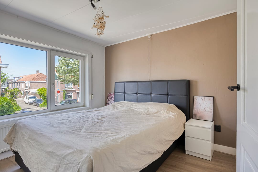 Photo 13 of Abraham Kuijperstraat 36