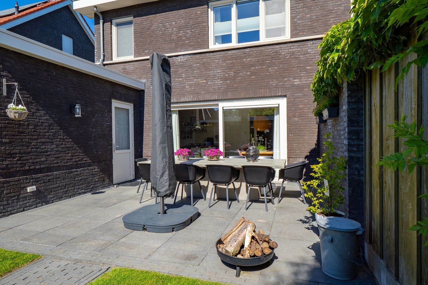 Photo 35 of Klompenmaker 96