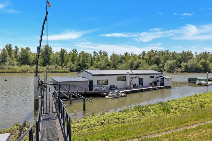 Photo 1 of Molendijk 11-AAB