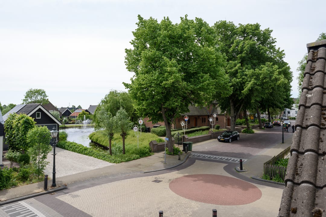 Photo 2 of Burgemeester Viezeestraat 1-A