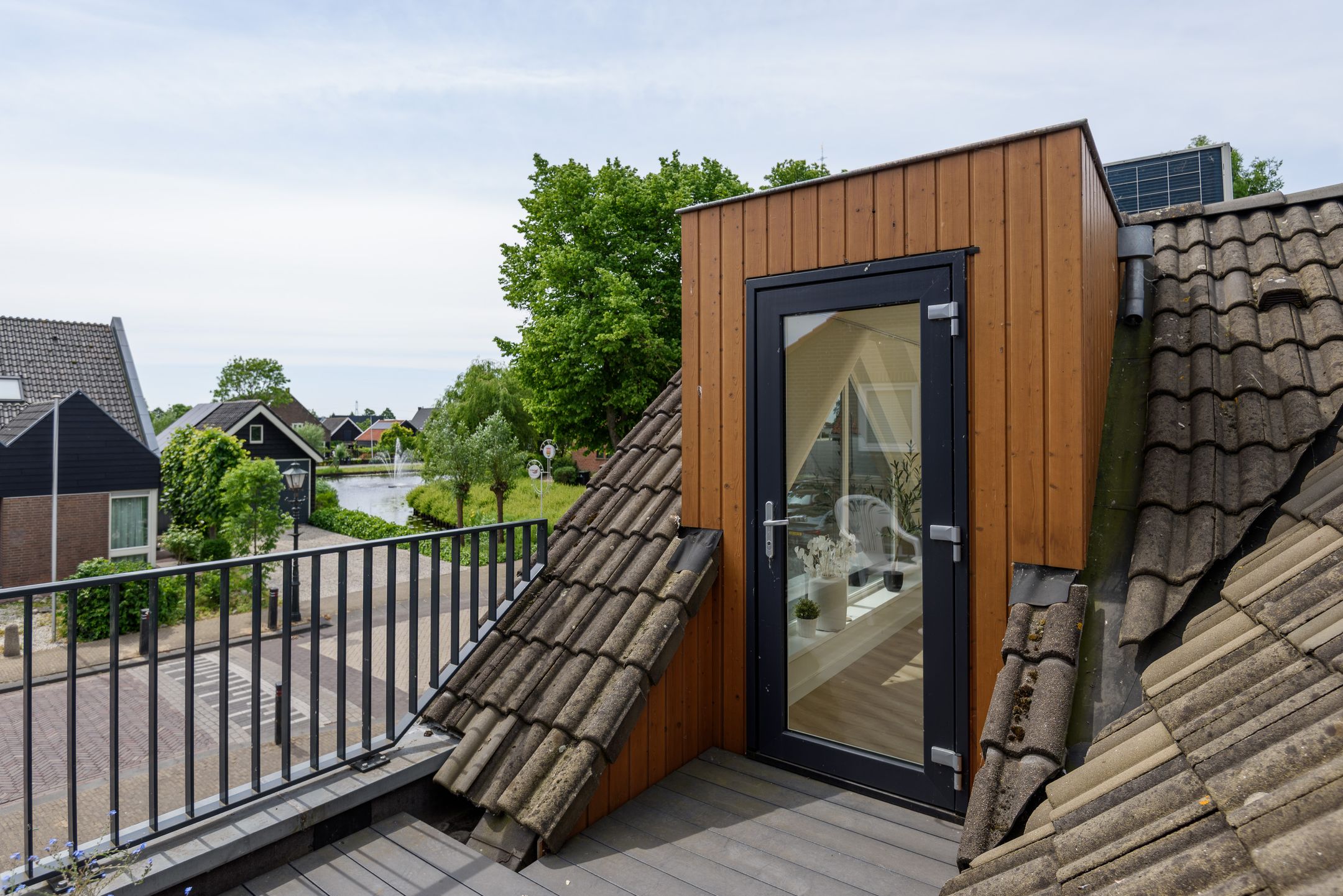 Photo 6 of Burgemeester Viezeestraat 1-A