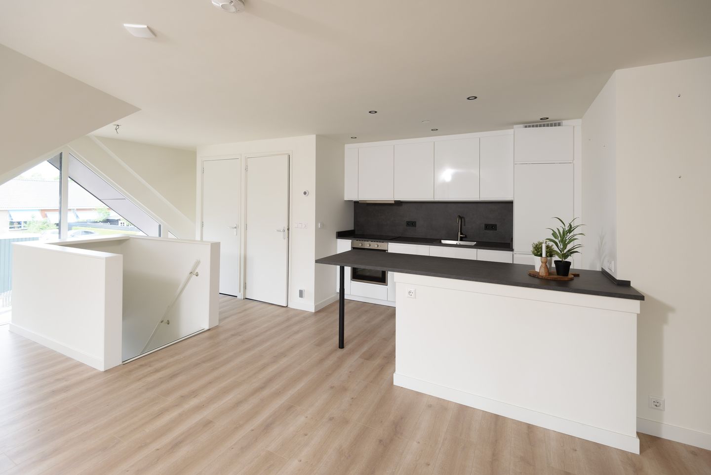 Photo 4 of Burgemeester Viezeestraat 1-A