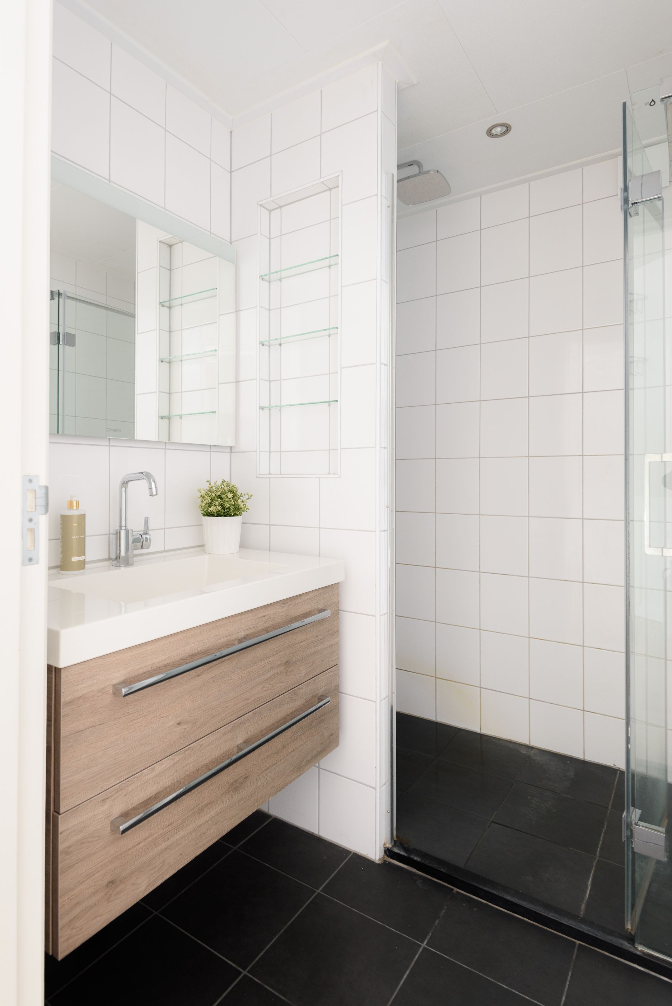 Photo 12 of Burgemeester Viezeestraat 1-A