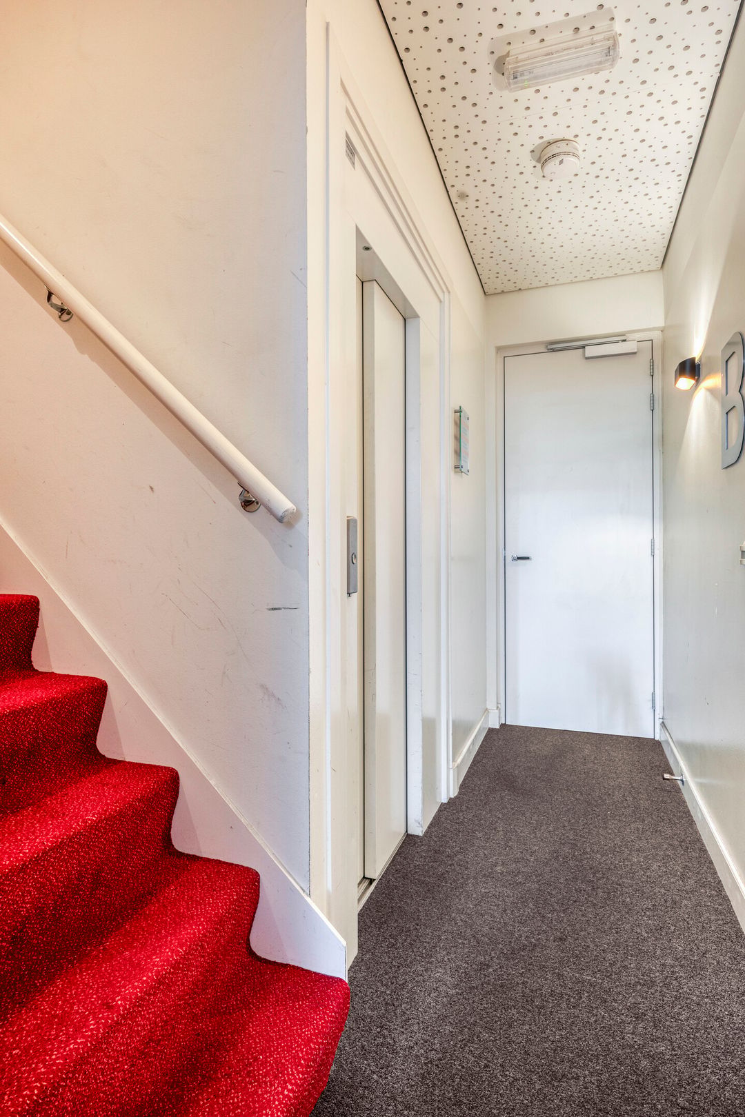 Photo 7 of Noordeinde 87-B