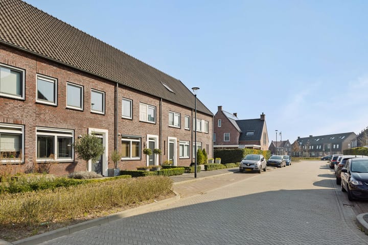 Foto 6 van Merensteinplein 8