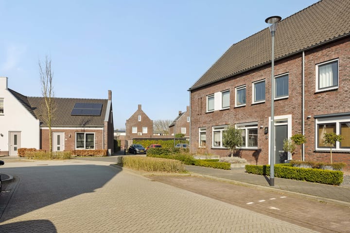 Foto 8 van Merensteinplein 8