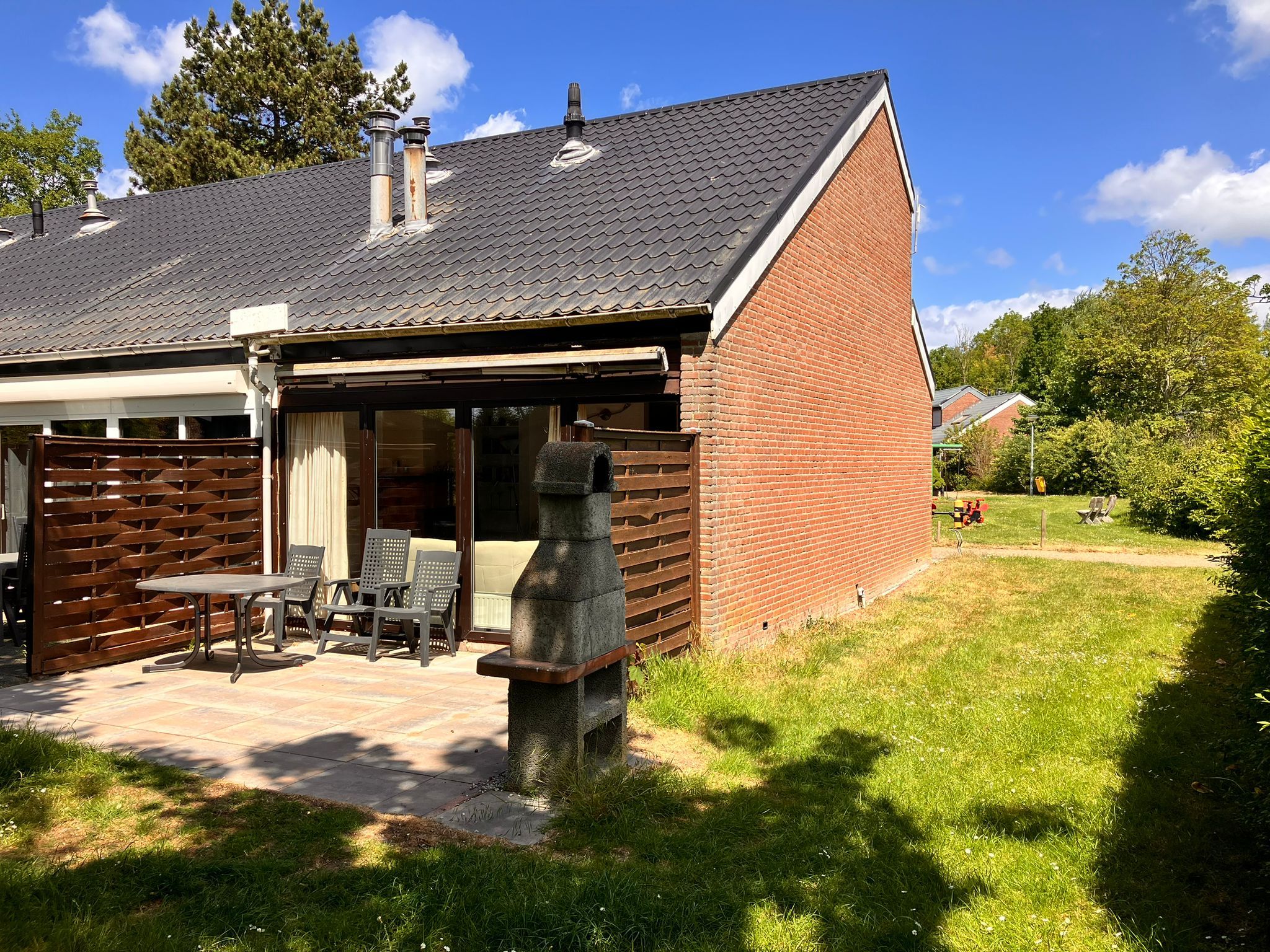 2-bedroom freehold villa in Bruinisse — photo 1 of 5