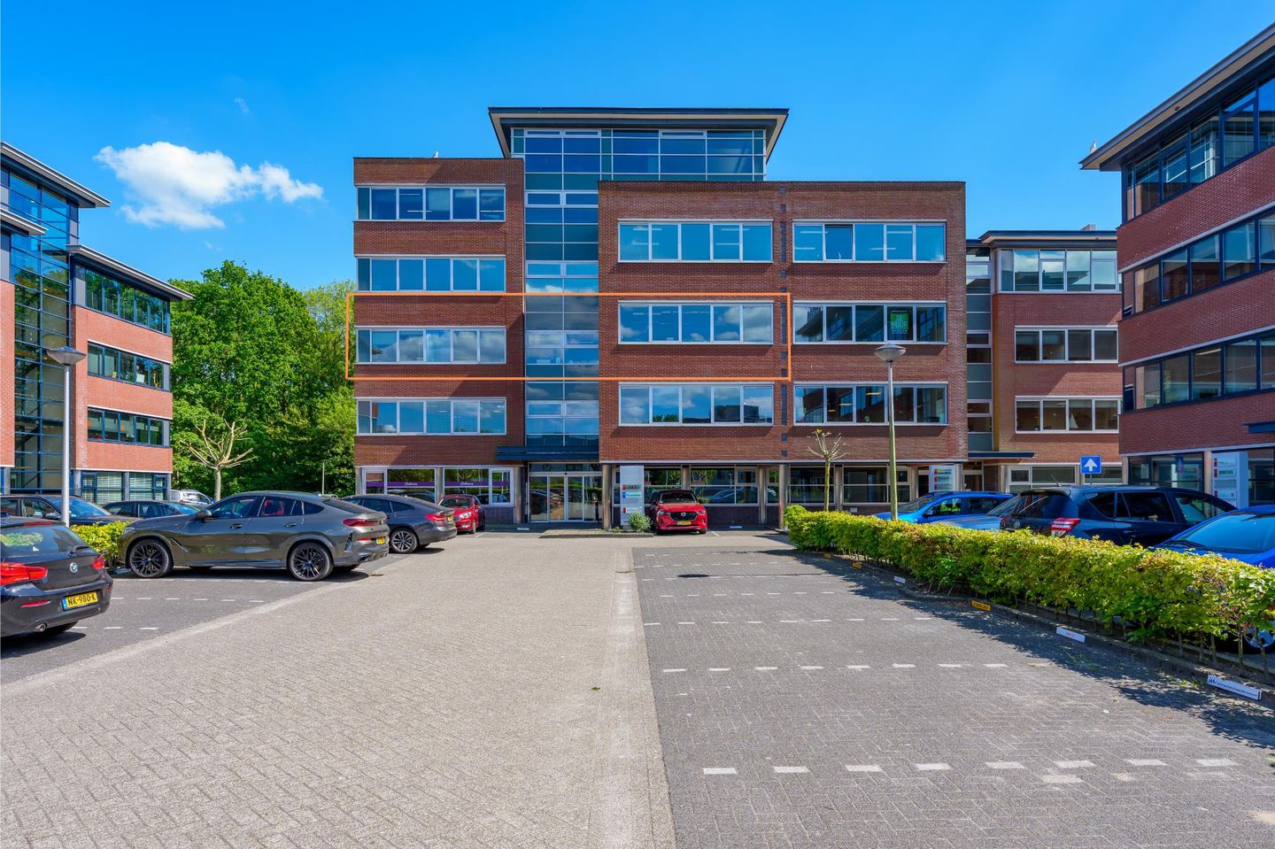 View photo 2 of Robijnstraat 38