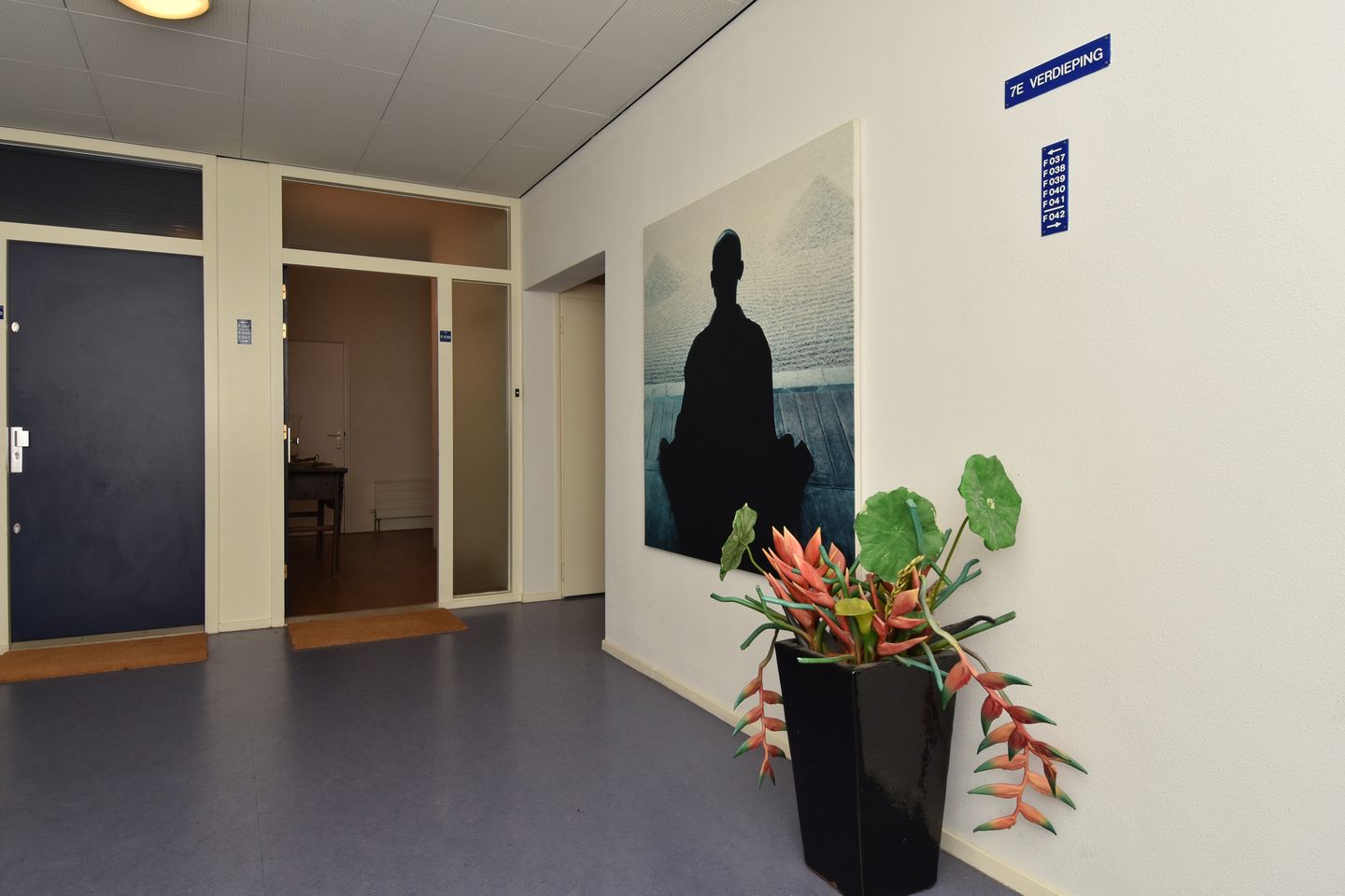 Foto 4 van Sir Winston Churchillln 283-F039