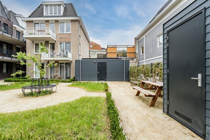 Foto 50 van West Havenstraat 8-A