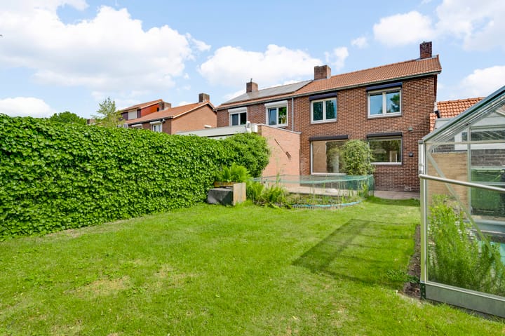 Foto 30 van Esdoornlaan 9