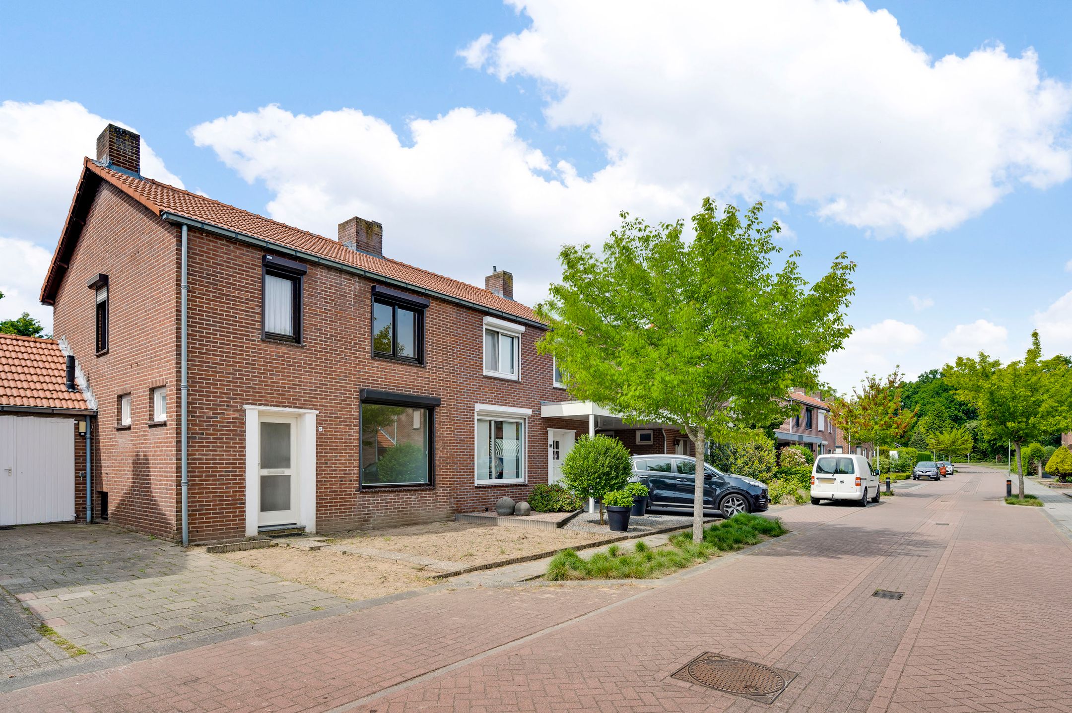 Foto 33 van Esdoornlaan 9