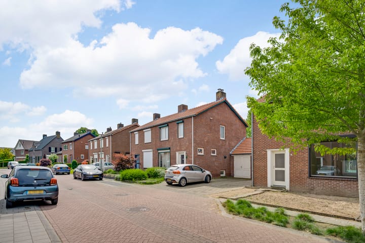 Foto 35 van Esdoornlaan 9