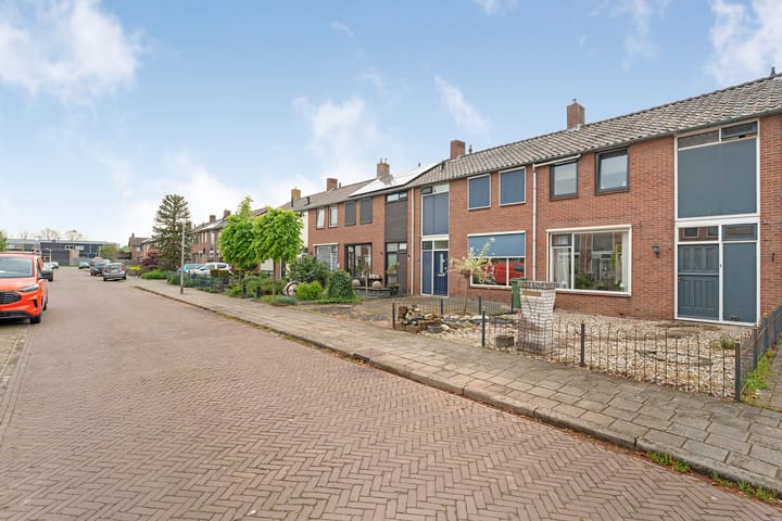 Foto 6 van van Limburg Stirumstraat 25