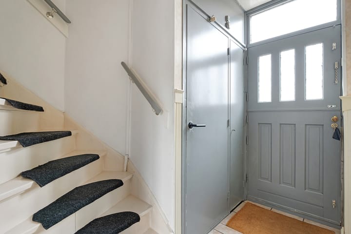 Foto 8 van van Limburg Stirumstraat 25