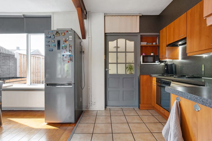 Foto 11 van van Limburg Stirumstraat 25