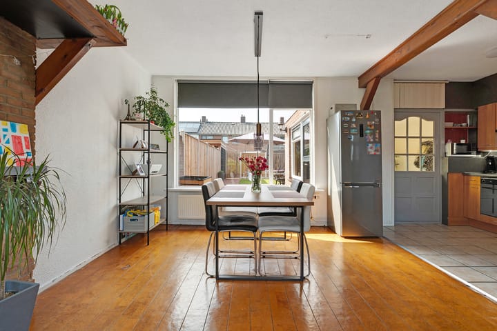 Foto 13 van van Limburg Stirumstraat 25