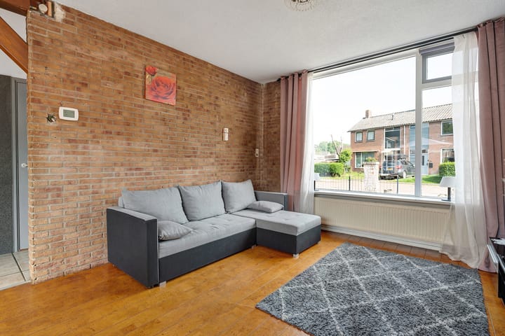 Foto 15 van van Limburg Stirumstraat 25