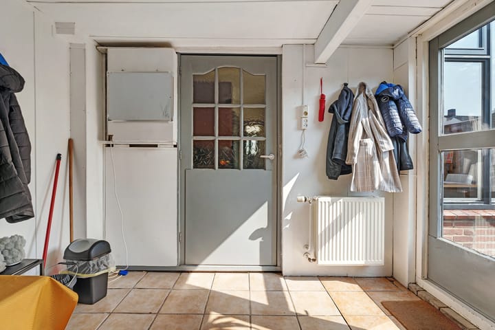 Foto 18 van van Limburg Stirumstraat 25