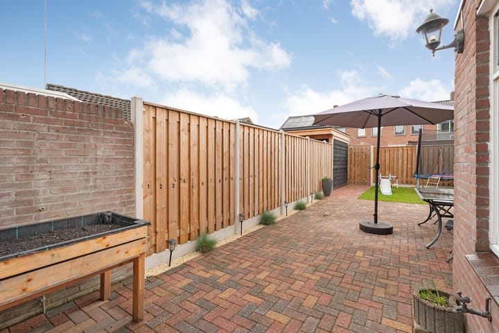 Foto 28 van van Limburg Stirumstraat 25