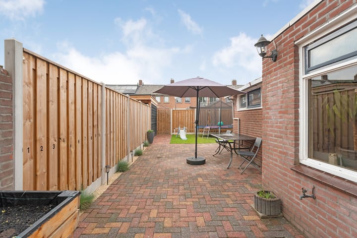 Foto 29 van van Limburg Stirumstraat 25