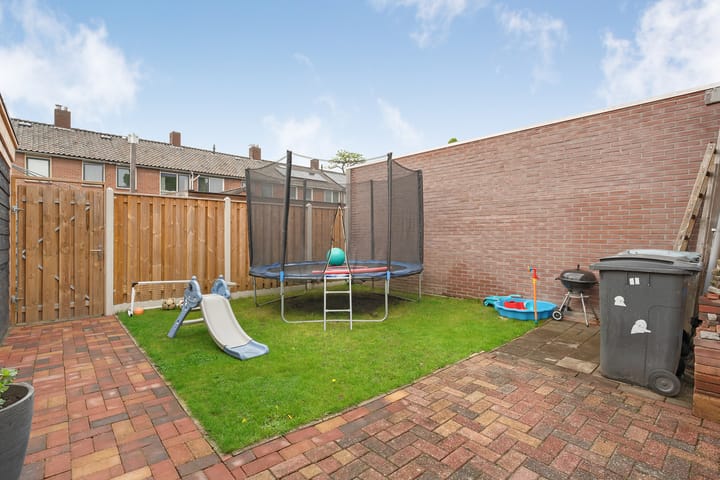 Foto 31 van van Limburg Stirumstraat 25