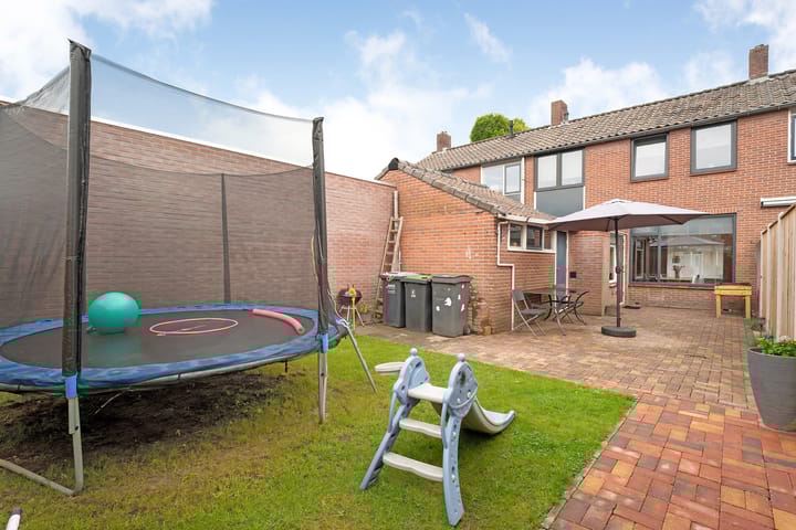 Foto 32 van van Limburg Stirumstraat 25