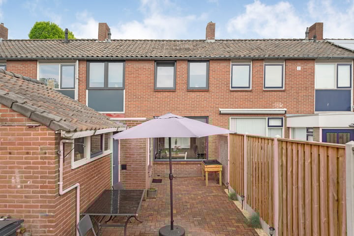 Foto 33 van van Limburg Stirumstraat 25