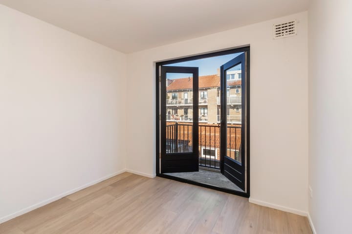 Foto 12 van J.P. Coenstraat 130