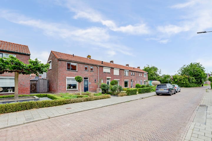 Photo 2 of Esdoornstraat 27